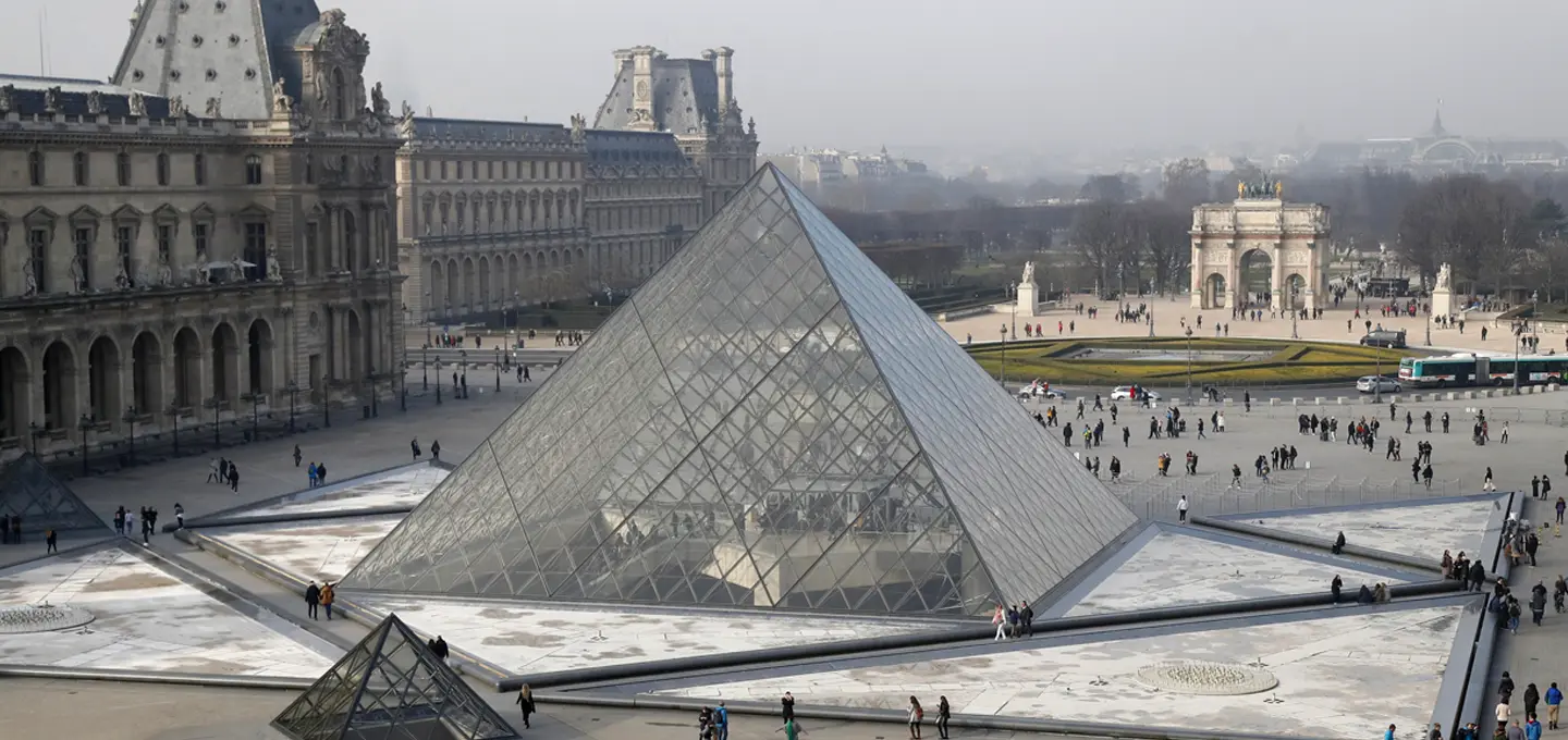 Pyramide du Louvre