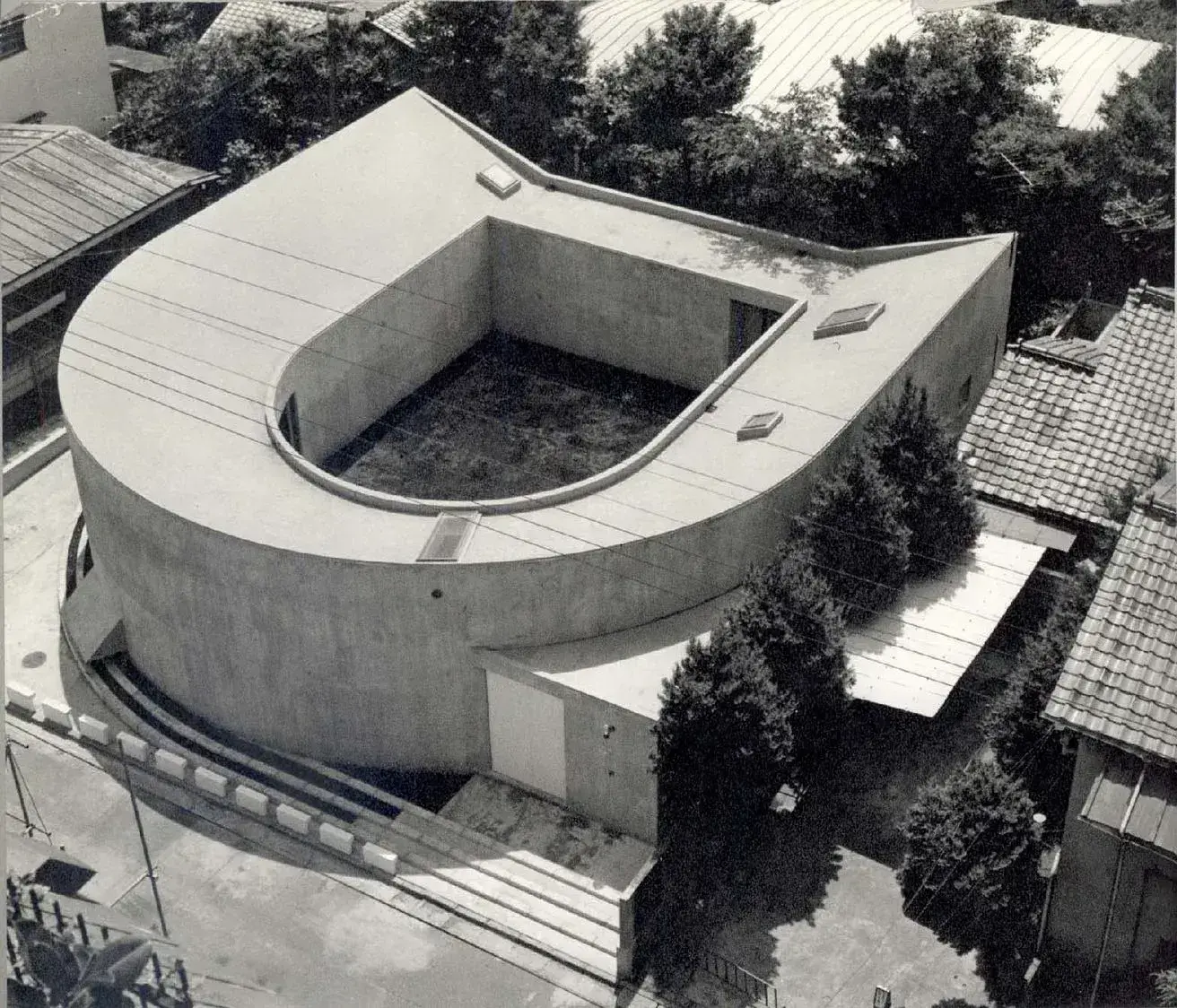 White U House - Image 1