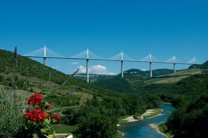 Millau Viaduct - Image 2