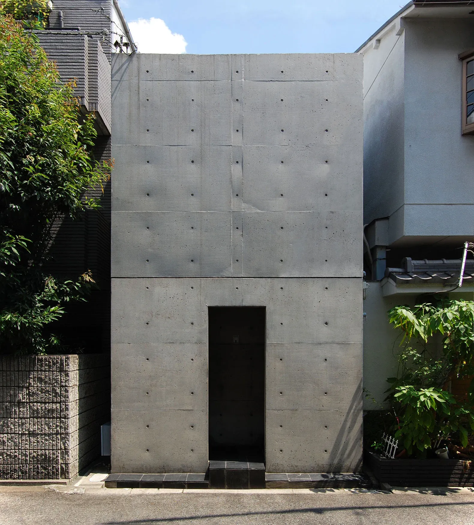 Row House / Azuma House - Image 1