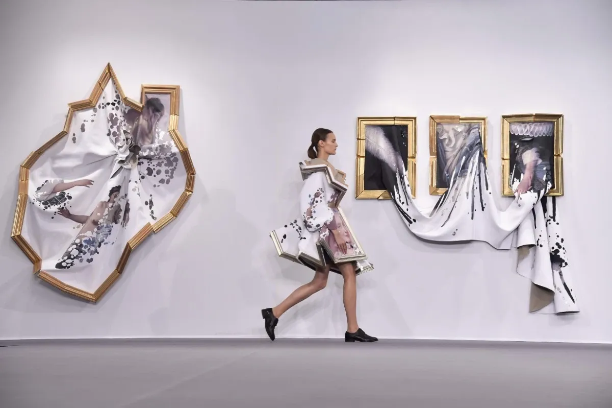 Wearable Art - Viktor & Rolf’s Fall 2015 - Image 2