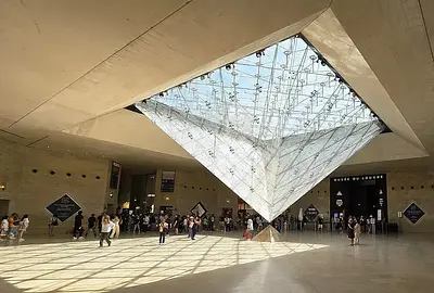 Pyramide du Louvre