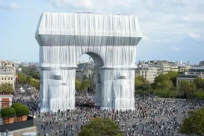 L'Arc de Triomphe Wrapped